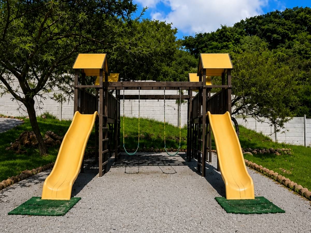 Juegos infantiles — Altos de Azacualpilla
